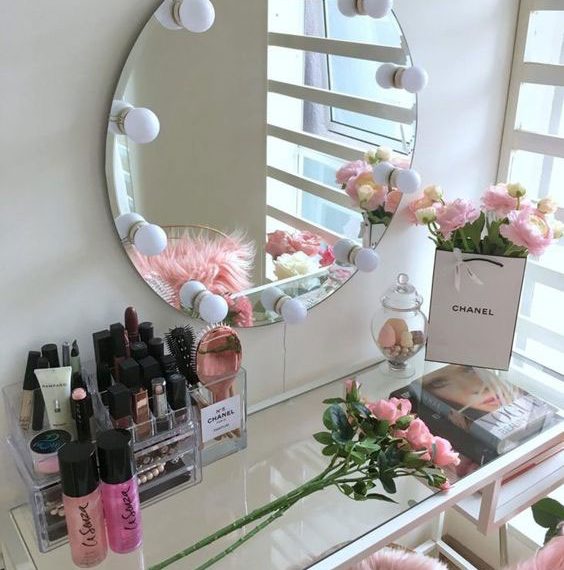 آینه میکاپ چراغ‌دار