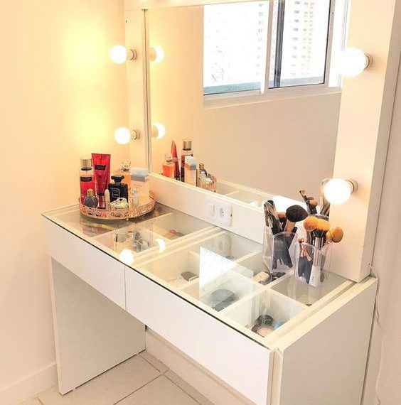 آینه میکاپ چراغ‌دار