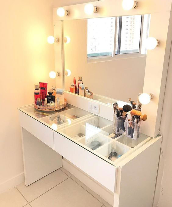 آینه میکاپ چراغ‌دار
