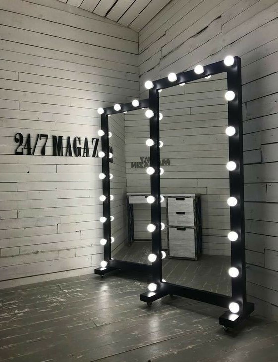 آینه میکاپ پایه دار