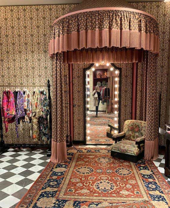 آینه چراغ‌دار مزون