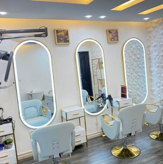 آینه آرایشگاهی