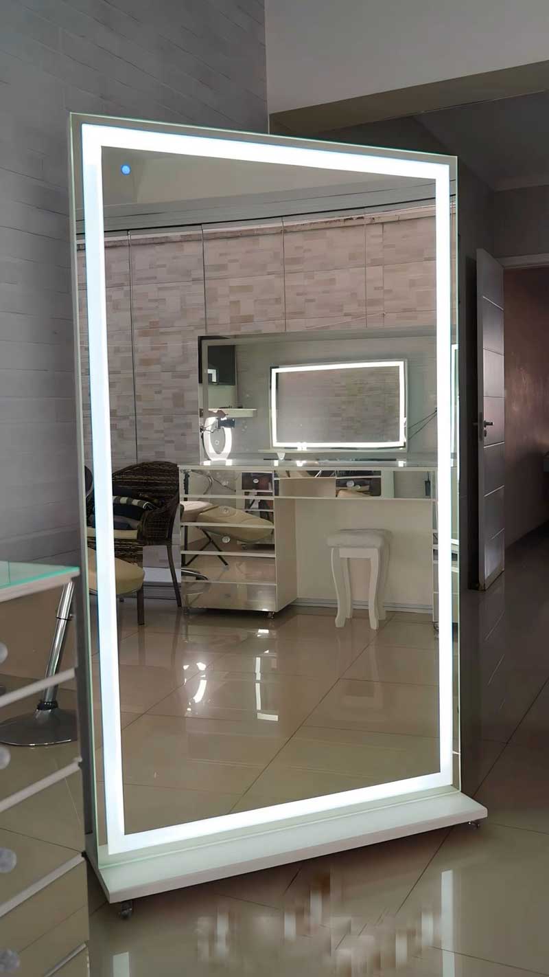 آینه-قدی-چرخ-دار-بک-لایت آینه قدی چرخ دار بک لایت