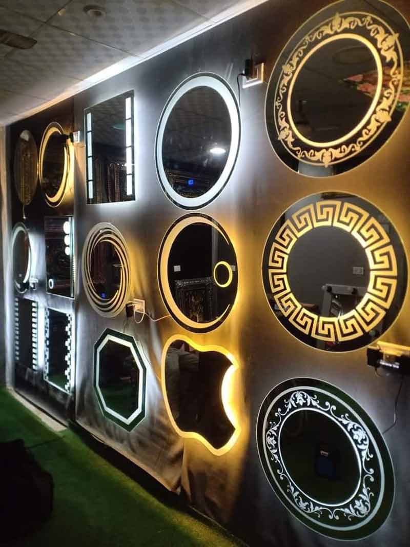 آینه-گرد-دیواری-بک-لایت آینه گرد دیواری بک لایت تاچ